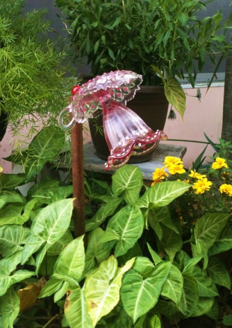 странни рециклирани цветя